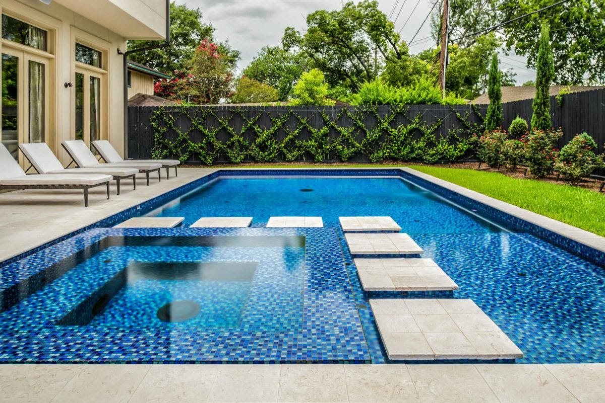 Read more about the article Newest Ideas for Swimming Pool Tiles for Oasis Experience